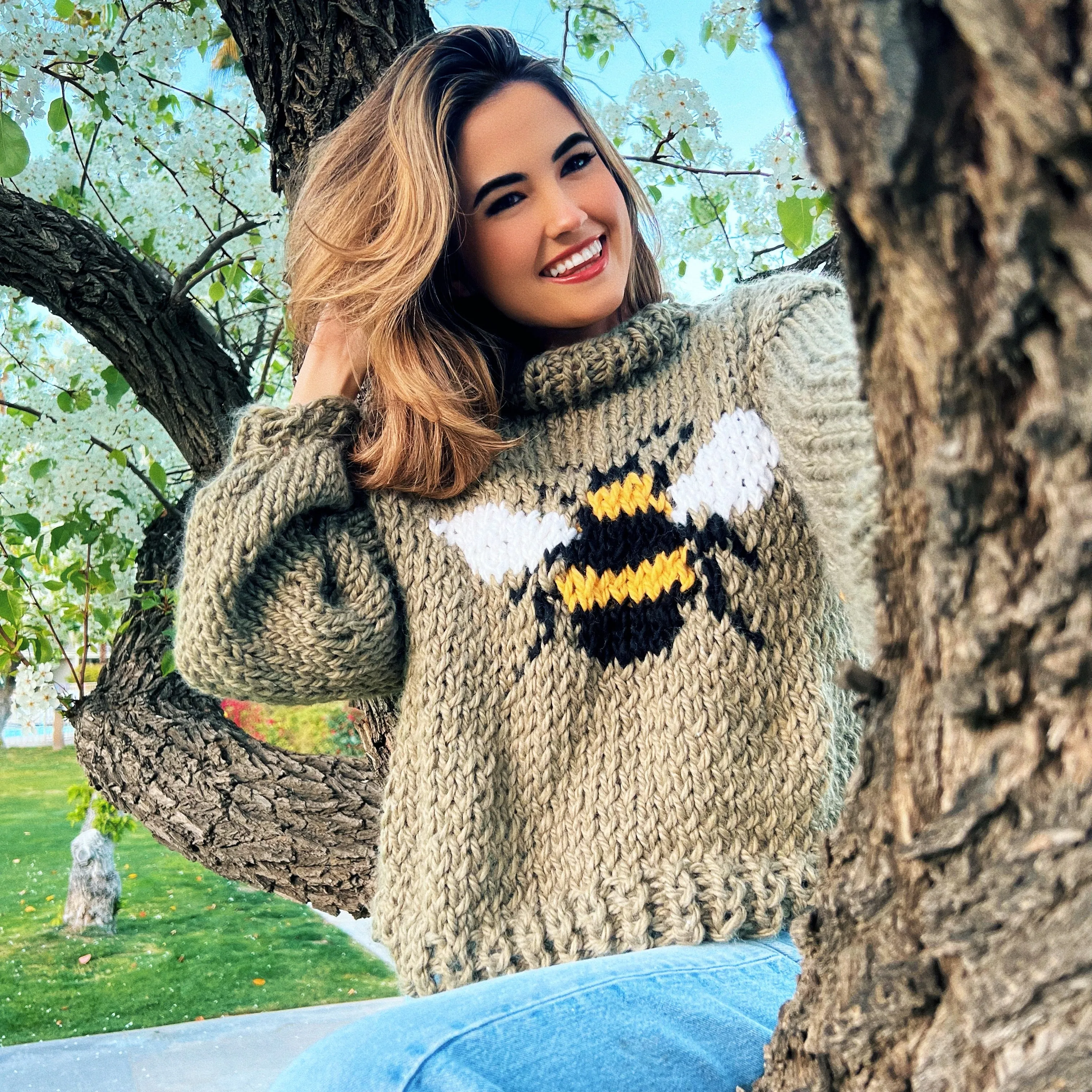 Cozy Bee Sweater by Carolannie Crochet